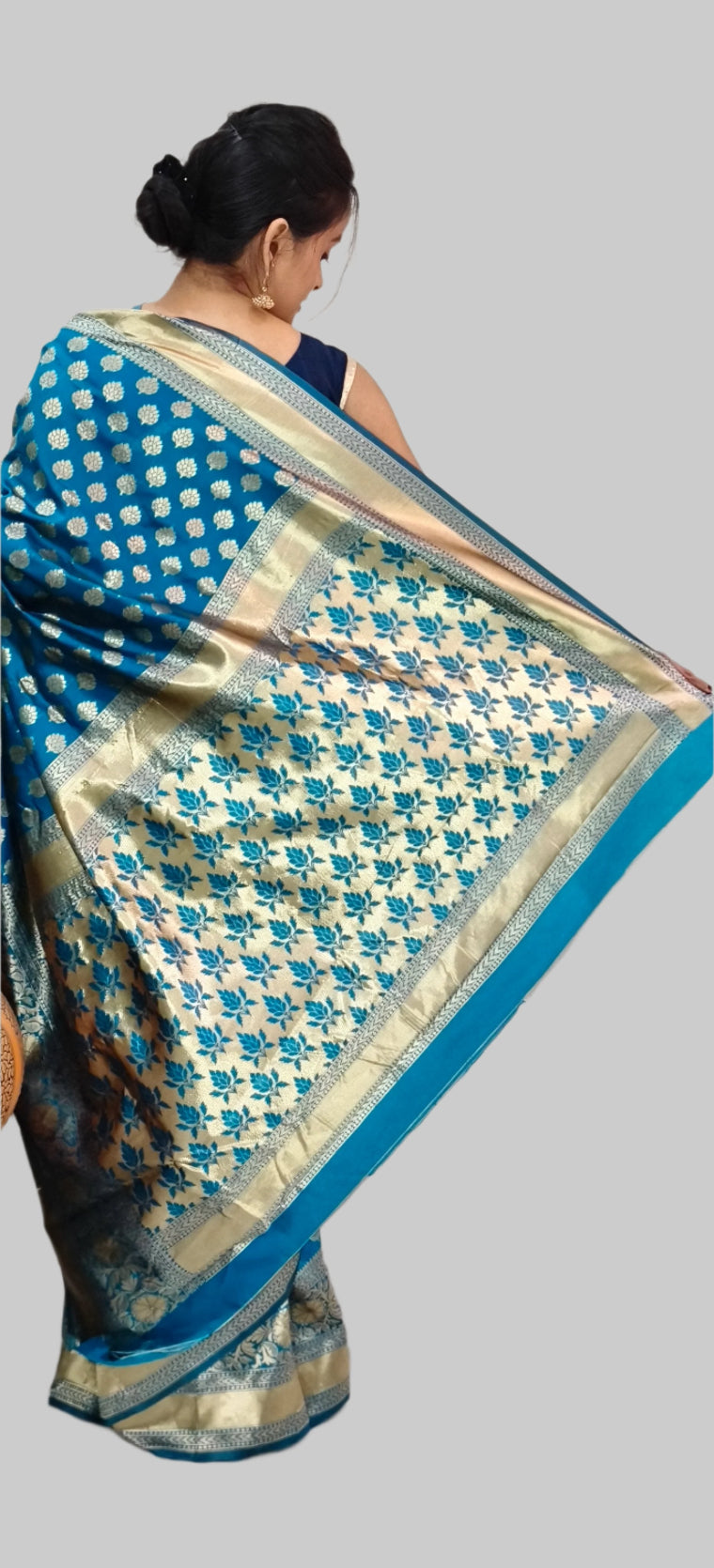 Kanchipuram Silk Saree with Zari Woven Floral Jacquard Work