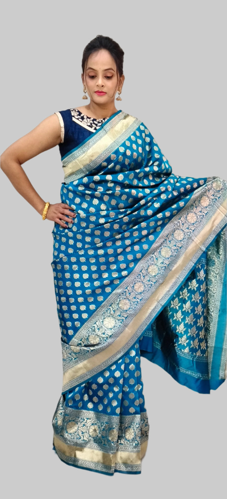 Kanchipuram Silk Saree with Zari Woven Floral Jacquard Work