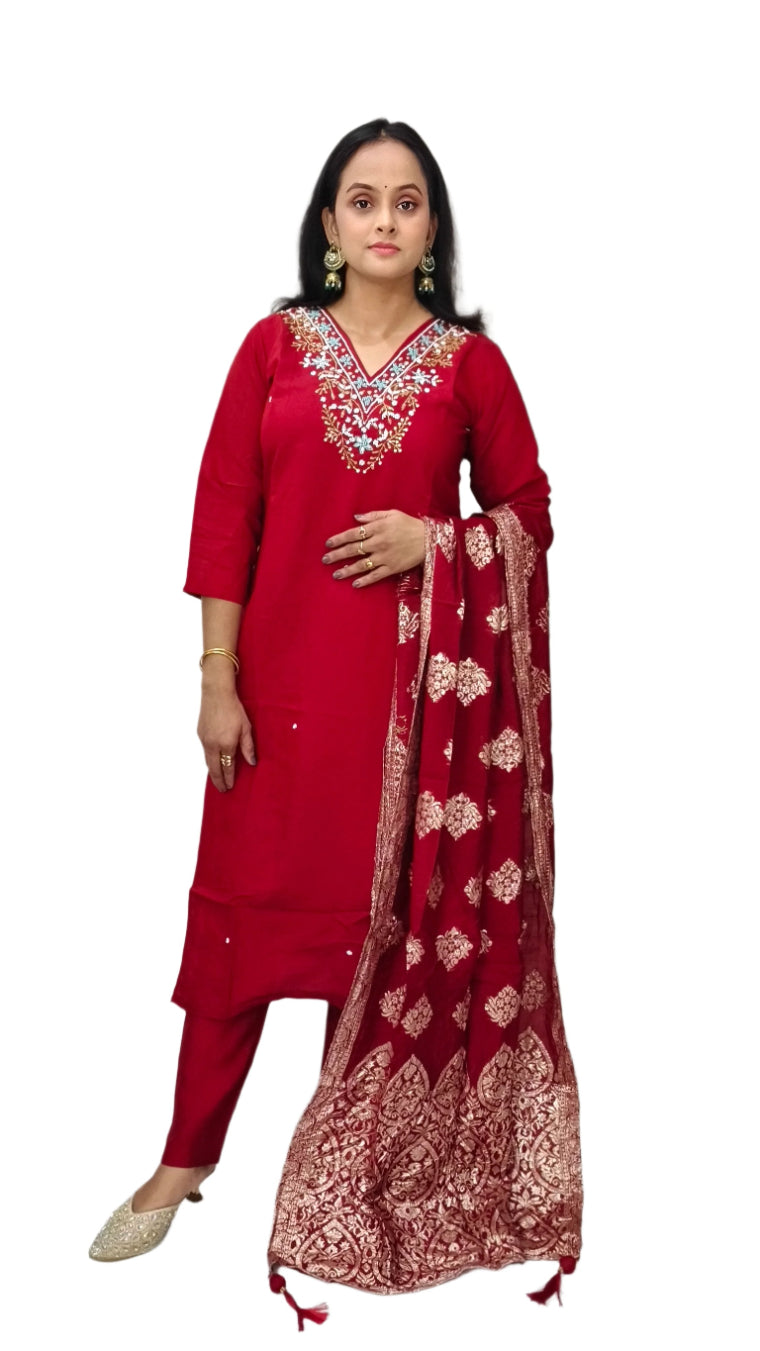 Stunning Red Salwar Kameez with Gold Embroidered Dupatta – Festive Wear