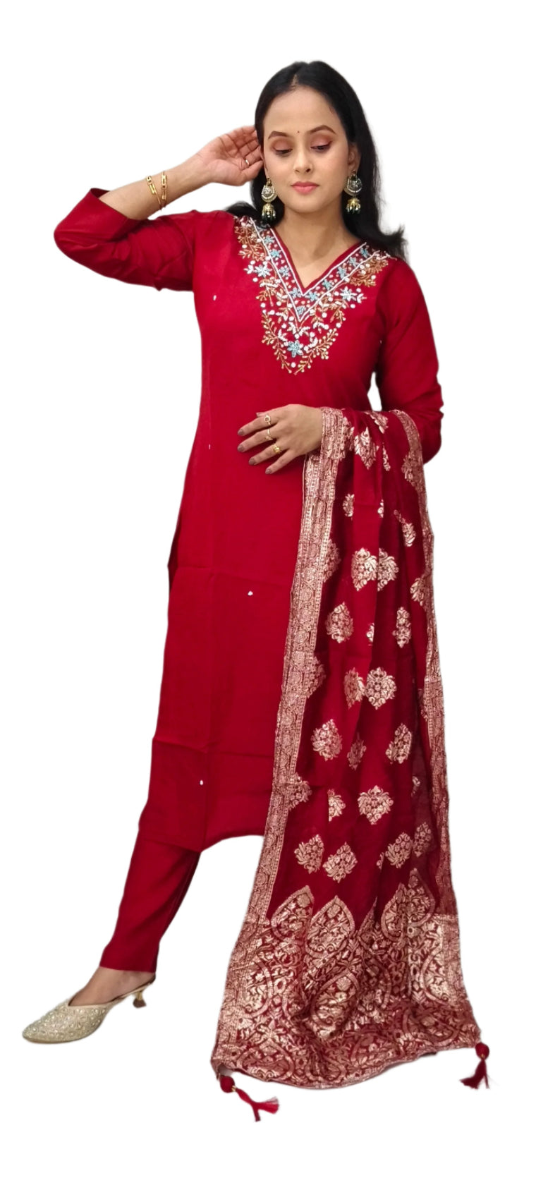 Stunning Red Salwar Kameez with Gold Embroidered Dupatta – Festive Wear