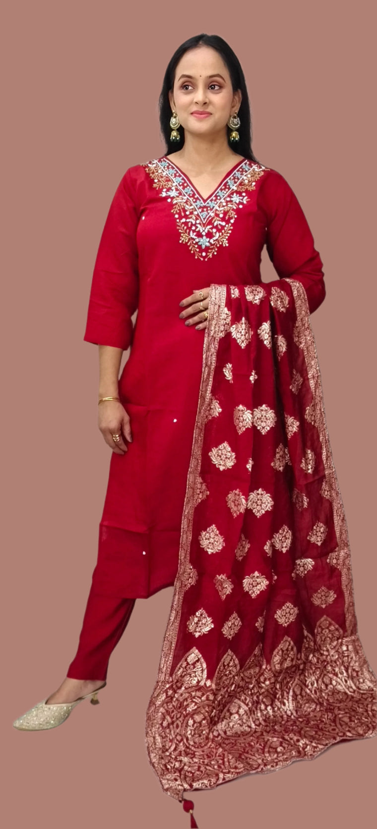 Stunning Red Salwar Kameez with Gold Embroidered Dupatta – Festive Wear