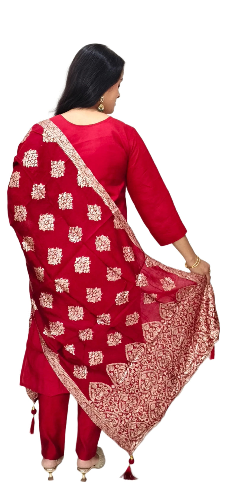 Stunning Red Salwar Kameez with Gold Embroidered Dupatta – Festive Wear