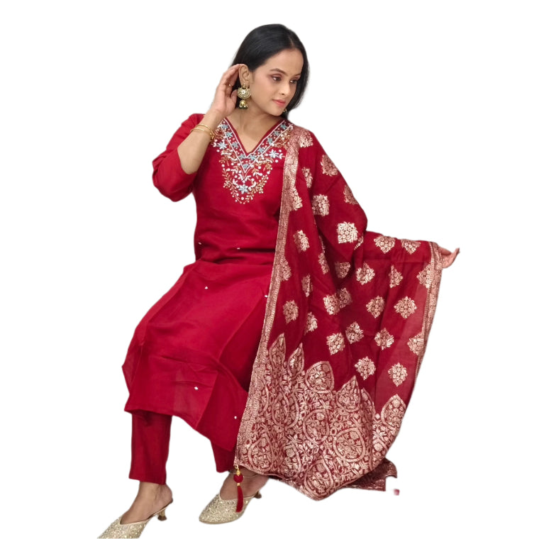 Stunning Red Salwar Kameez with Gold Embroidered Dupatta – Festive Wear