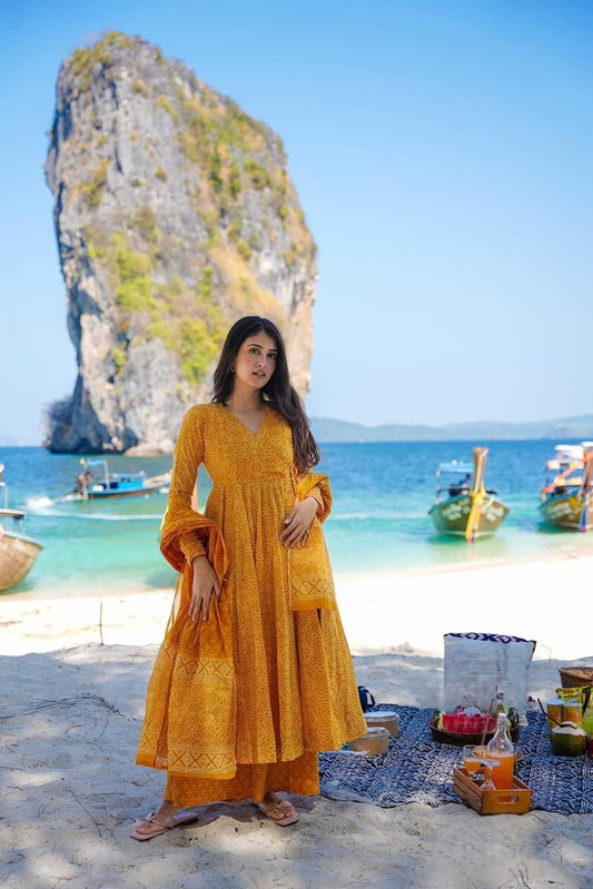 Mustard Yellow Ethnic Motif Printed Kurti set!