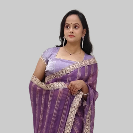 Elegant Chiffon Sari with Lace Borders and Golden Prints